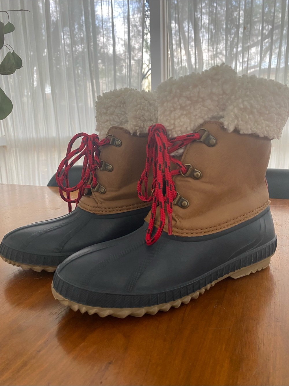 Gap Sherpa-Lined Women’s Duck Boots | Winter Snow Boots - Picture 3 of 14